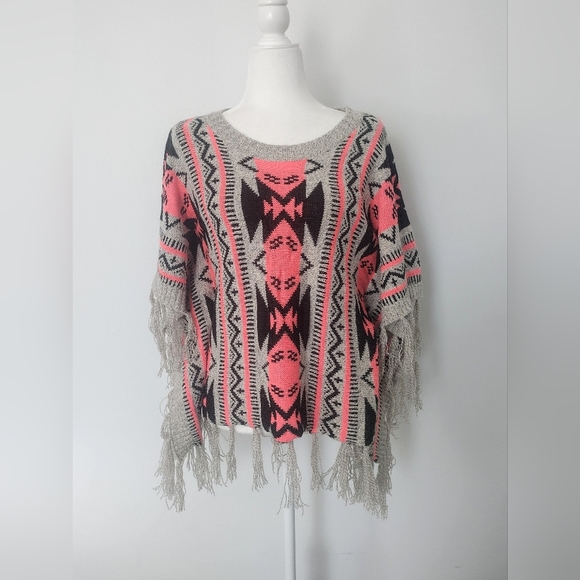 Soho Apparel Atzec Style Acrylic Poncho Size Small - Picture 1 of 3